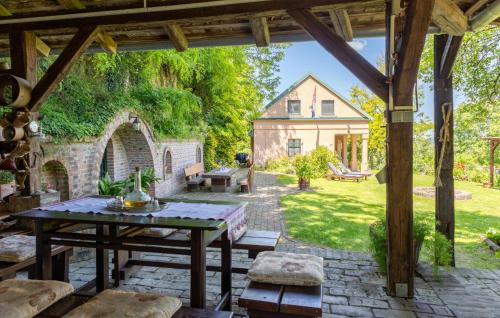 Draz House | Cozy Home In Draz With House A Panoramic View