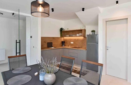 Icici House | Cozy home in Icici with harbor view