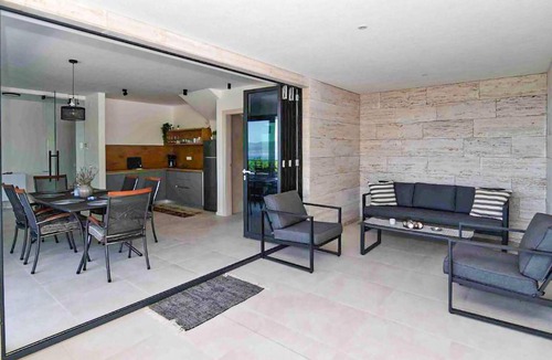 Icici House | Cozy home in Icici with harbor view