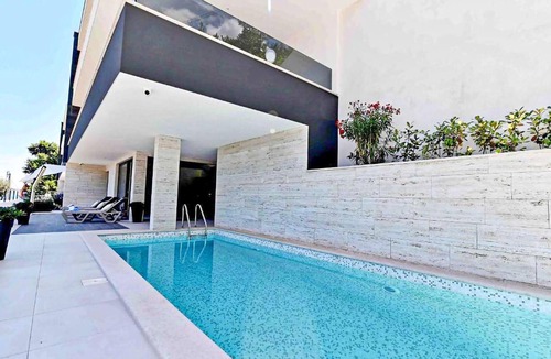 Icici House | Cozy home in Icici with harbor view