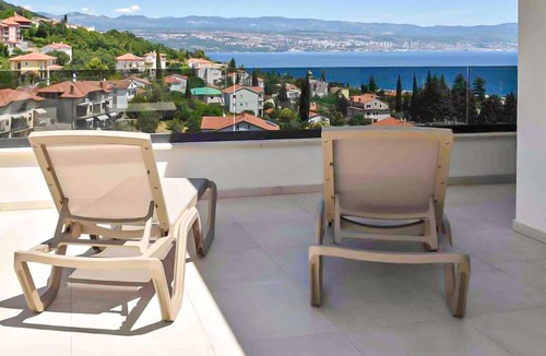 Icici House | Cozy home in Icici with harbor view