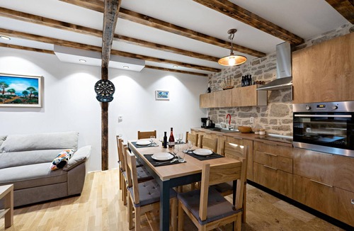 Kaprije House | Cozy home in Kaprije with kitchen