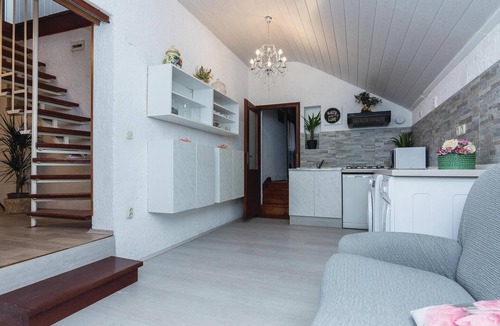Kozino House | Cozy home in Kozino with sauna