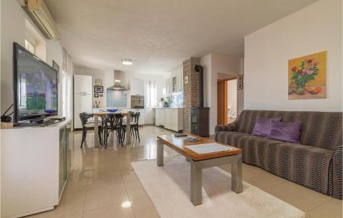 Velim House | Cozy Home In Krkovic With Sauna