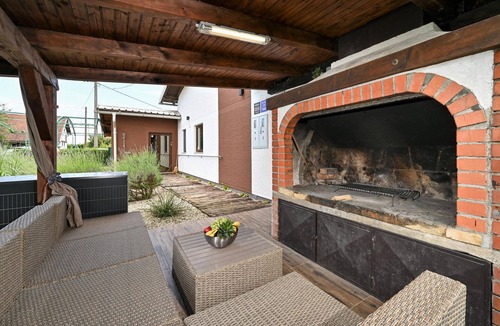 Drnje House | Cozy home in Legrad with sauna