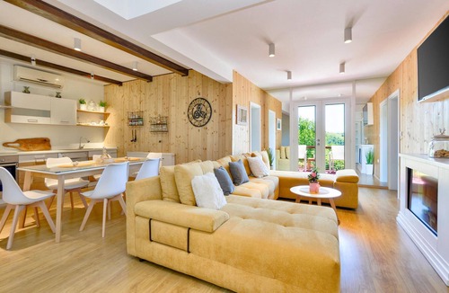 Veliko Trgovisce House | Cozy home in Mrzlo Polje with sauna