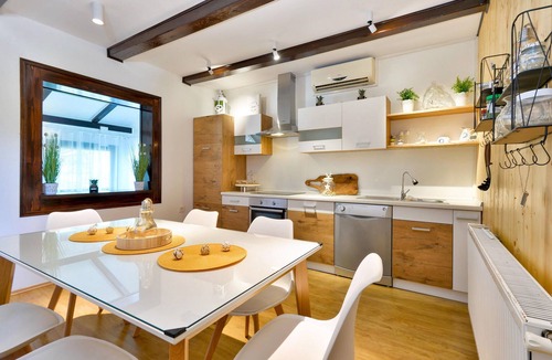 Veliko Trgovisce House | Cozy home in Mrzlo Polje with sauna
