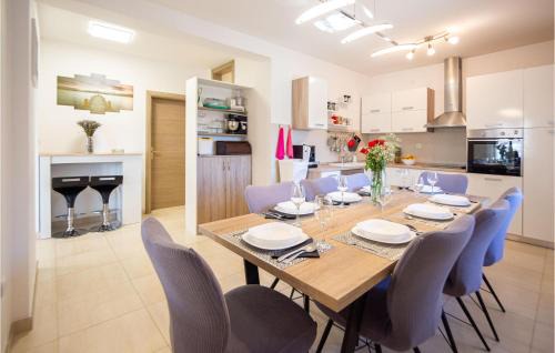 Muc House | Cozy Home In Neoric With House A Panoramic View