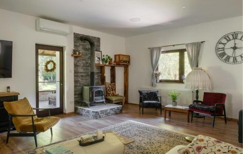 Petrinja House | Cozy Home In Petrinja With House A Panoramic View