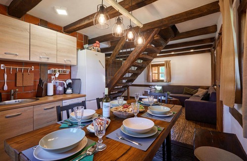 Popovaca House | Cozy home in Popovaca with sauna