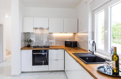 Primorski Dolac House | Cozy home in Primorski Dolac