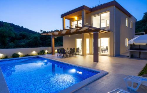 Primorski Dolac House | Cozy Home In Primorski Dolac