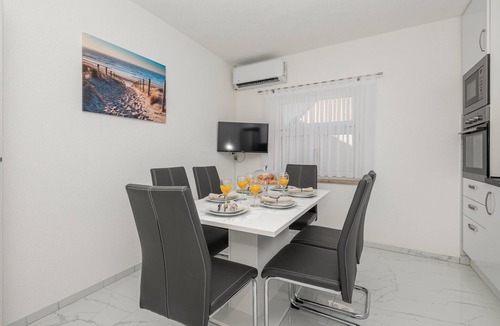 Prolozac House | Cozy home in Sumet with WiFi