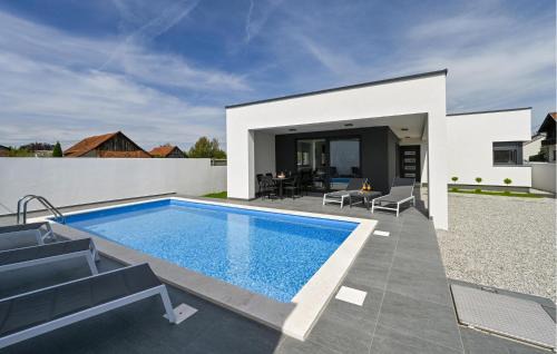 Trnovec Bartolovecki House | Cozy Home In Trnovec With Sauna