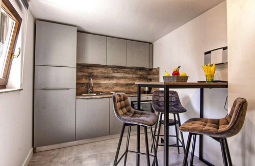 Turanj House | Cozy home in Turanj with WiFi
