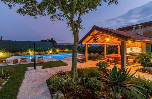 Imotski House | Cozy home in Vinjani Donji