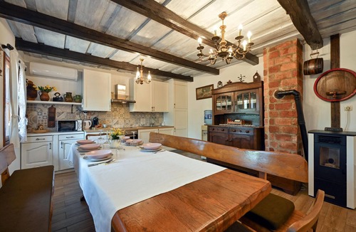 Vrbovec House | Cozy home in Vrbovec with sauna