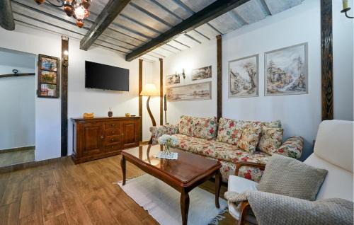 Vrbovec House | Cozy Home In Vrbovec With Sauna