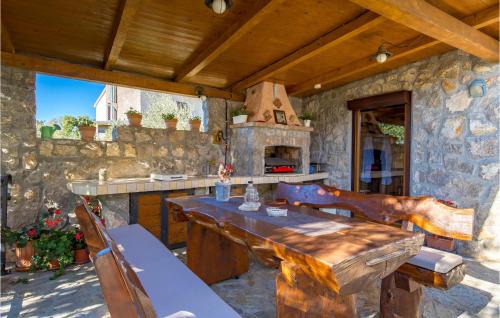 Linardici House | Cozy Home In Zgaljici With Sauna