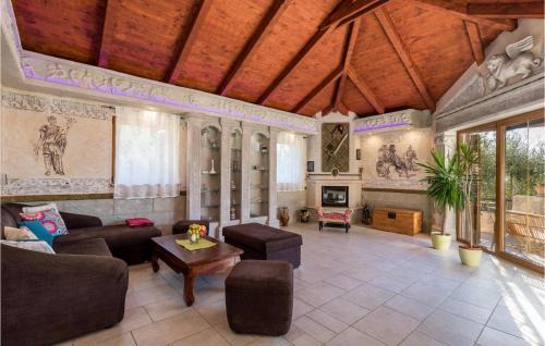 Linardici House | Cozy Home In Zgaljici With Sauna