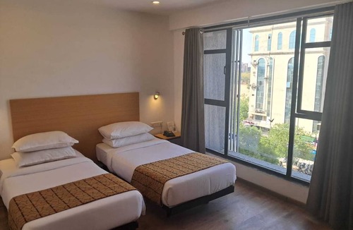 Gandhinagar Hotel | CRAYON HOTELS