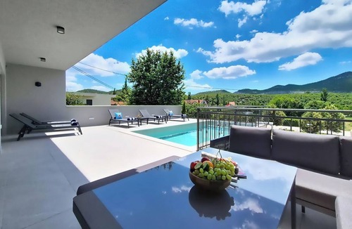 Blato na Cetini House | Dalmata by Interhome