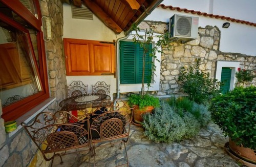 Cista Velika House | Dalmatian Stone House by Interhome