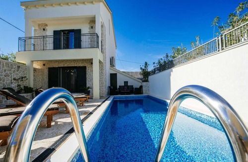 Vinjerac Villa | Dalmatian Villa Castello Coza with pool