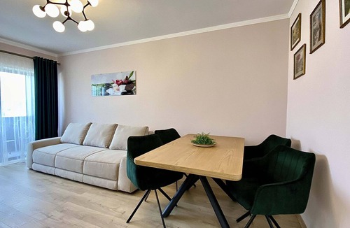 Oradea Apartment | Delightful 3-bedroom apartment with WiFi, AC and Parking in Oradea