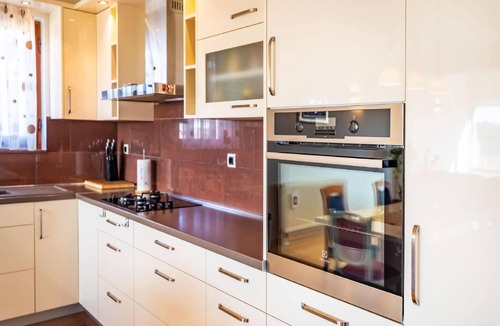 Razanac Apartment | Delightful Apartment in Radovin with Garden
