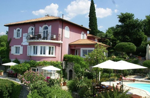 Kraljevica Apartment | Delightful Apartment with Private Beach in Kraljevica