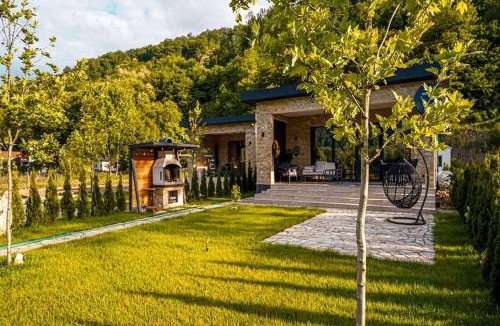 Milici House | Delta Lake House 1