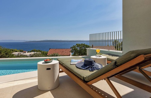 Zavala Villa | Deluxe 4BR Villa Vista Divina w/Pool