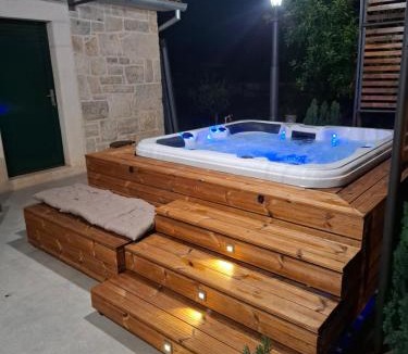 Oklaj Villa | Didov kameni dvor-Stone House&Jacuzzi