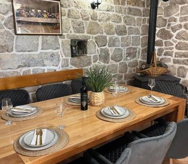 Oklaj Villa | Didov kameni dvor-Stone House&Jacuzzi