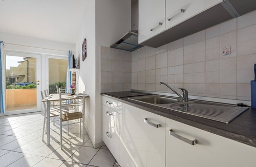 Lovrecica Apartment | Dog-friendly apartment just 60 metres from the beach with private parking, air conditioning, WiFi