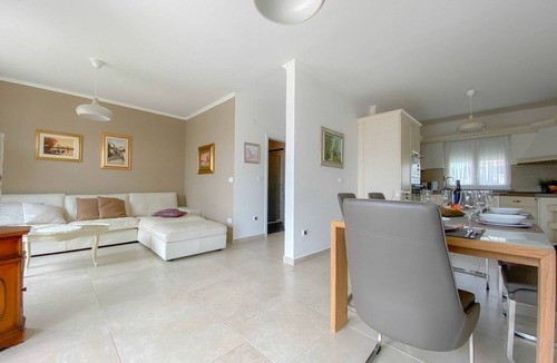 Dajla House | Dog-friendly holiday home with barbecue area, private pool, washing machine, WiFi