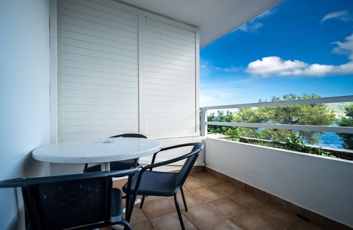 Cove Rogacic Apartment | Double Room Sea View 10