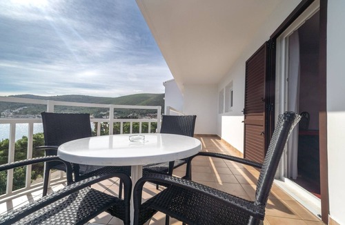 Cove Rogacic Apartment | Double Room Sea View 10