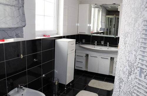 Visoko Apartment | Double room Uma with shared bathroom