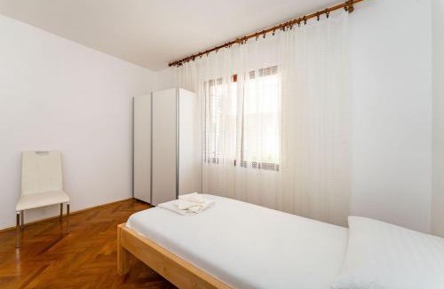 Zrce Apartment | Drazen Charming Three Bedroom Apartment