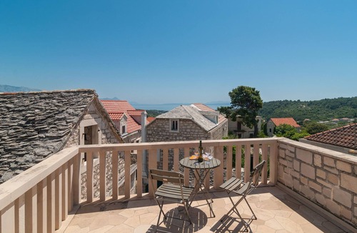 Selca House | Dream holiday on southern Croatian island - Enjoy this cosy house in sunny surroundings.