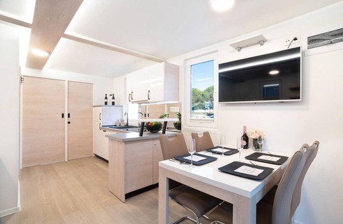 Seca Boat Rental | Dream houseboat by the sea with whirlpool