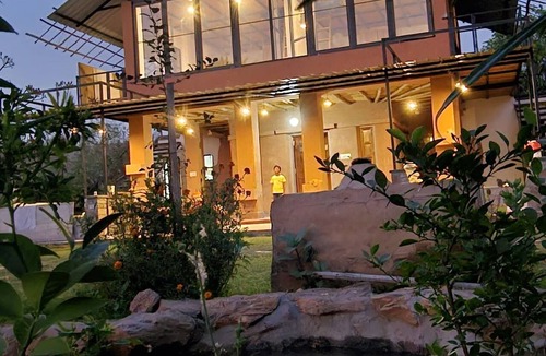 Udaipur House | Eco Stay at Grihum farms - Udaipur - Natural Water Spring