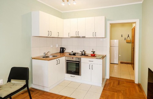 Bistrica Apartment | Elegantly Styled Studio l Novi Sad Fair Nearby l Bathtub l Breakfast l Self Check-in