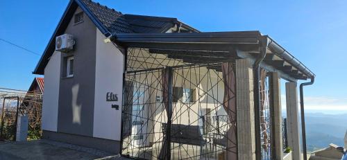 Hrascina House | Elis