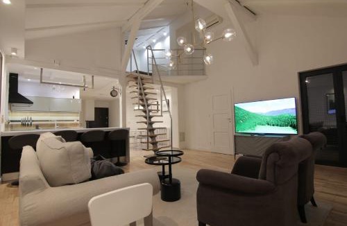 Novi Zagreb Apartment | Elite Edge Zagreb - with EV station