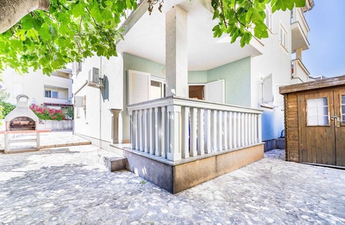 Jurandvor Apartment | Ema - Cozy Pet-friendly Suite for Two with Parking