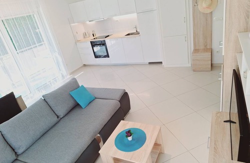 Kastel Stafilic Apartment | Enelani 2 apartment near the beach outdoor gym/table tennis/table football