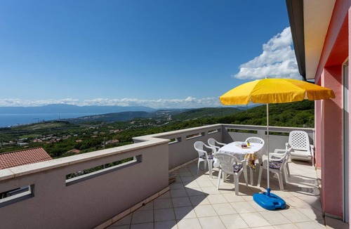 Hreljin Apartment | Enjoy a beautiful view of the sea in this vacation apartment with whirlpool.